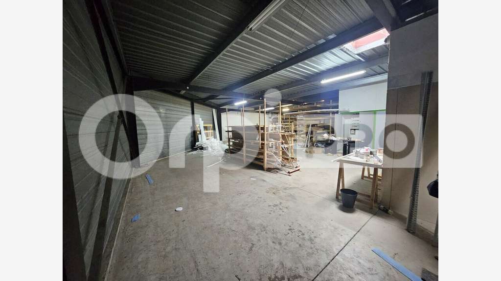 Local commercial 340m² à louer à Cormontreuil 