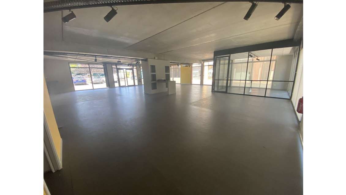 A louer local commercial 204m² à Cornebarrieu