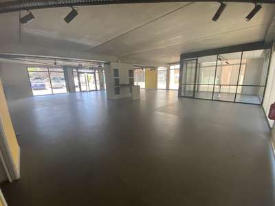 A louer local commercial 204m² à Cornebarrieu