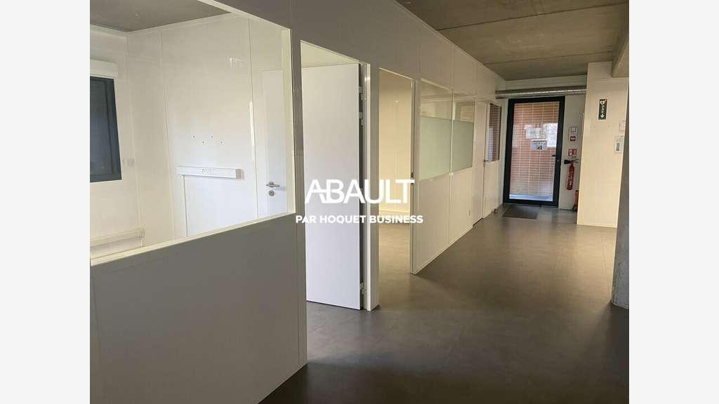 Local commercial de 278m² à louer à Cornebarrieu