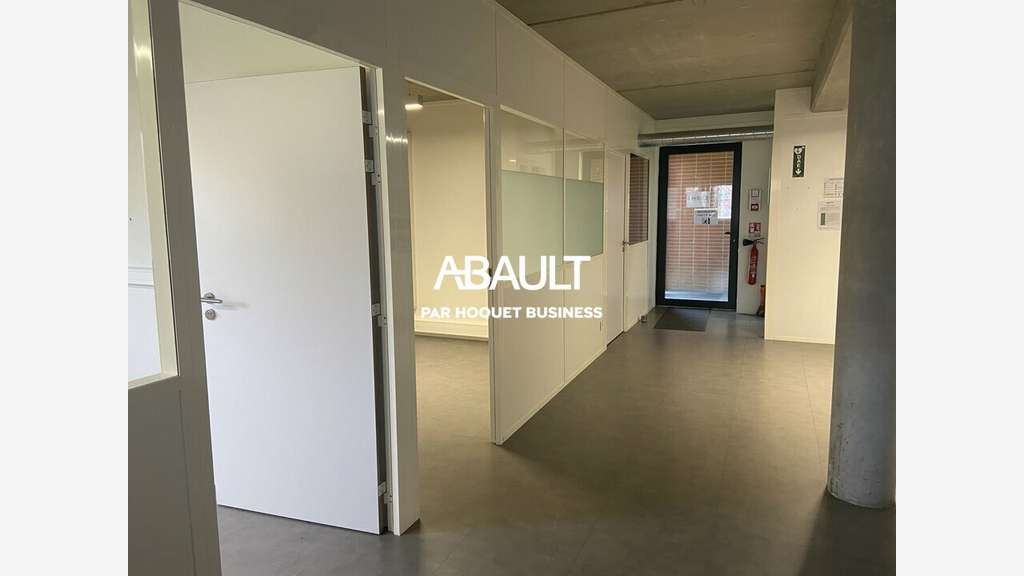 Local commercial de 278m² à louer à Cornebarrieu