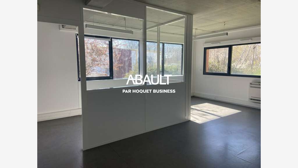 Local commercial de 278m² à louer à Cornebarrieu