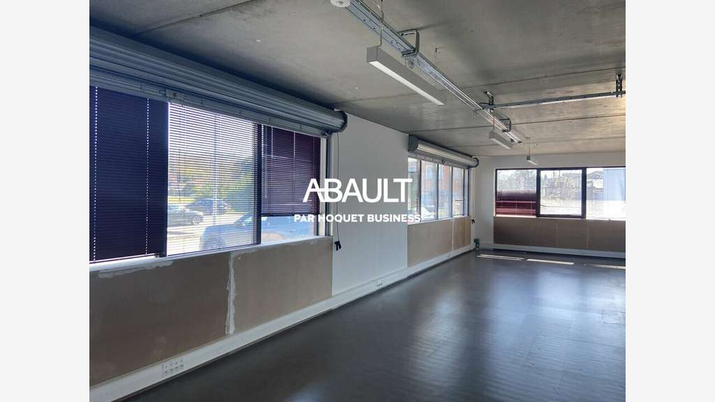 Local commercial de 278m² à louer à Cornebarrieu