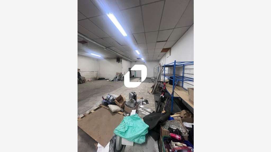  vous propose à la location un local comme