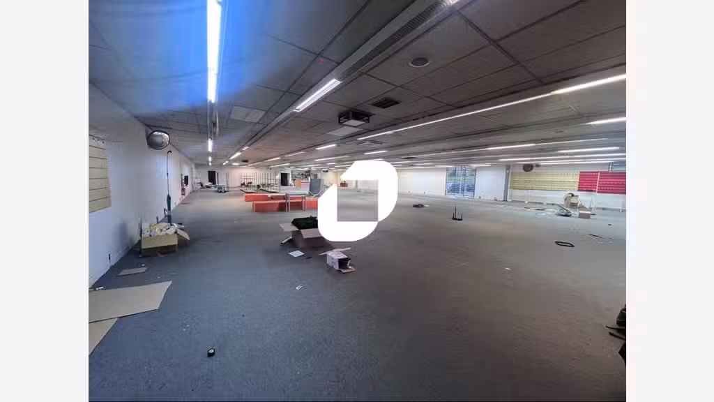  vous propose à la location un local comme