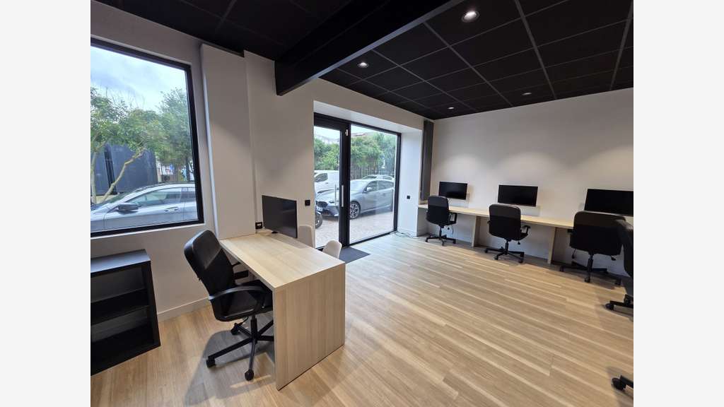 Local commercial à louer à Courbevoie Becon
