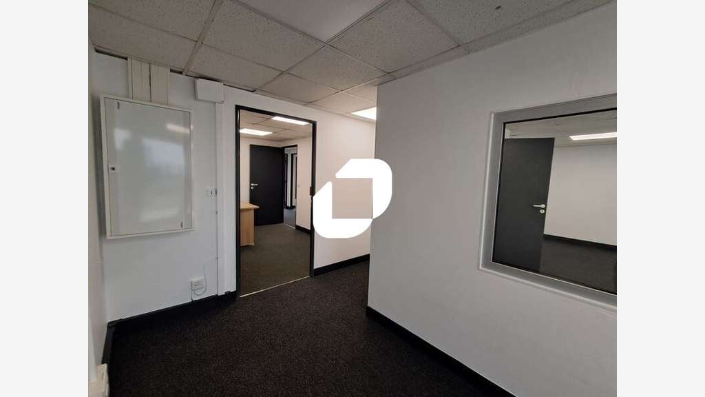A louer Local commercial 114m² Courbevoie