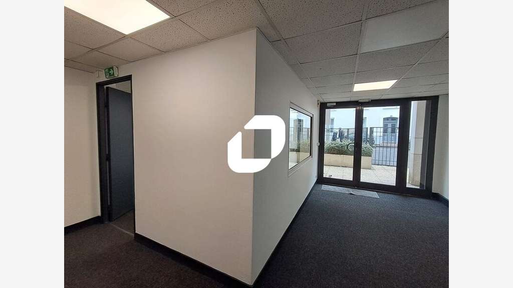A louer Local commercial 114m² Courbevoie