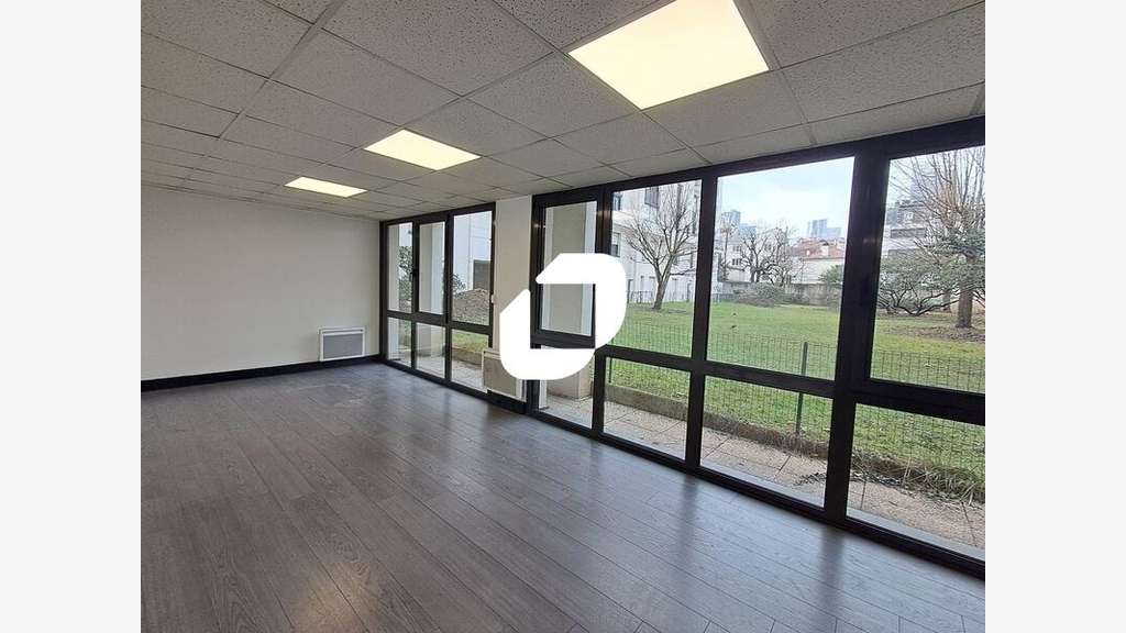 A louer Local commercial 114m² Courbevoie