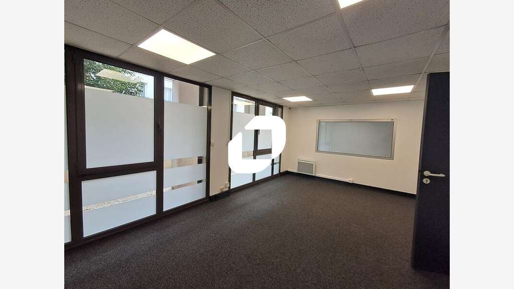 A louer Local commercial 114m² Courbevoie