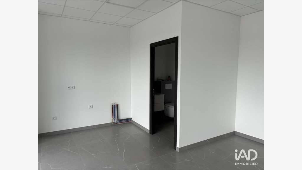 A louer local professionnel neuf 100m² à Courtry