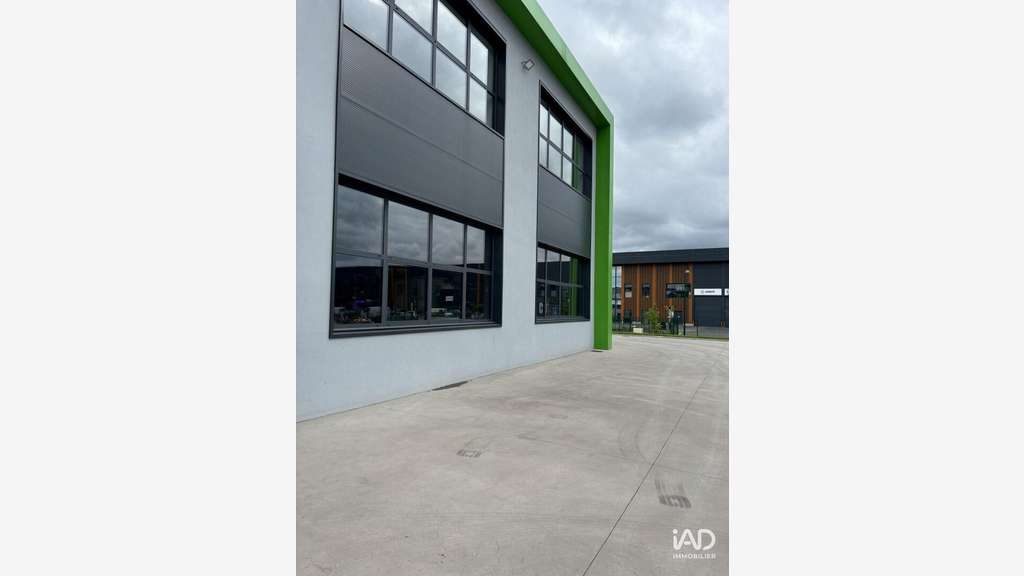 Loue local professionnel neuf de 200m² à Courtry