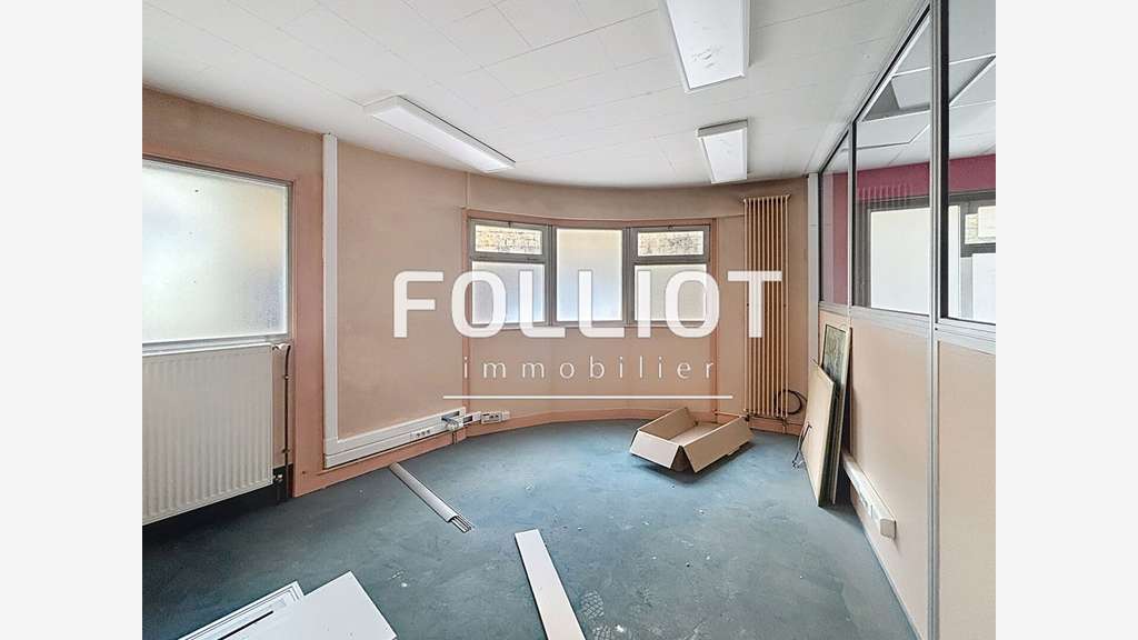 A louer local commercial de 150m² à Coutances 