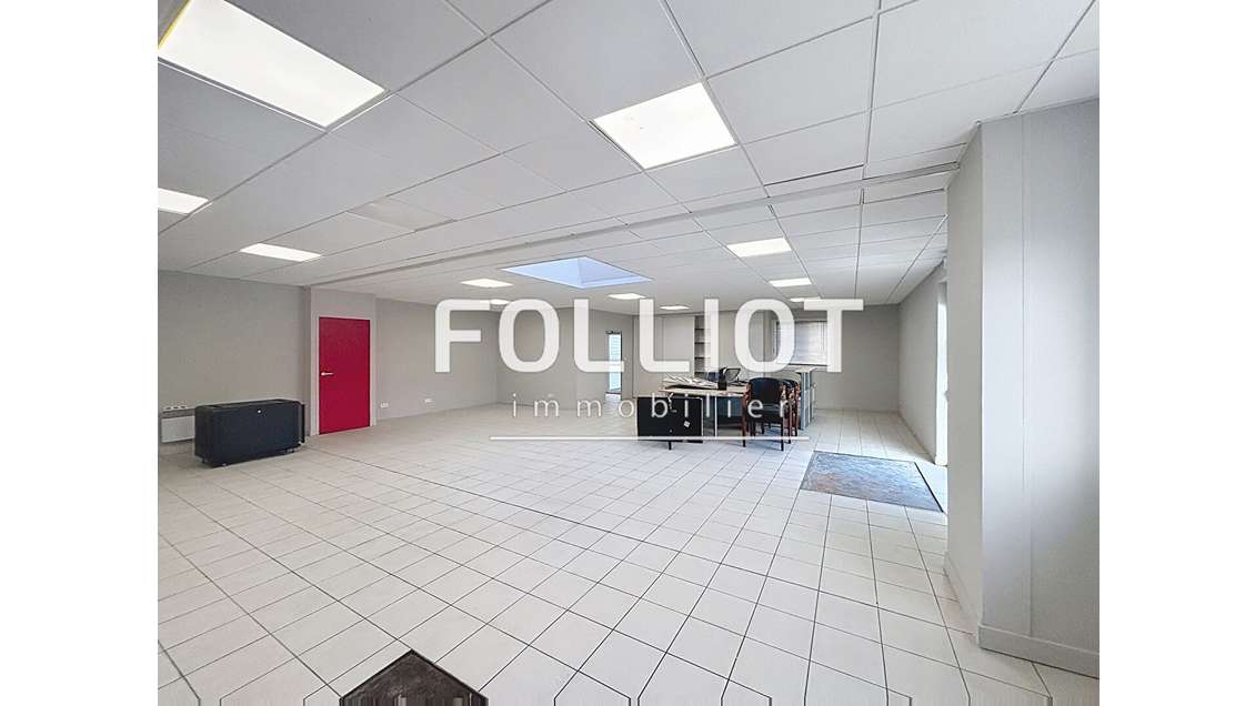 Loue local commercial de 235m² à Coutances