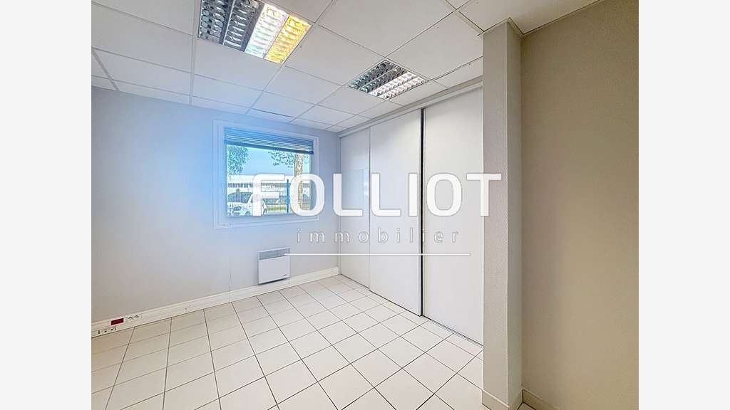 Loue local commercial de 235m² à Coutances