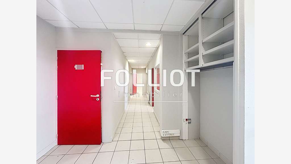 Loue local commercial de 235m² à Coutances