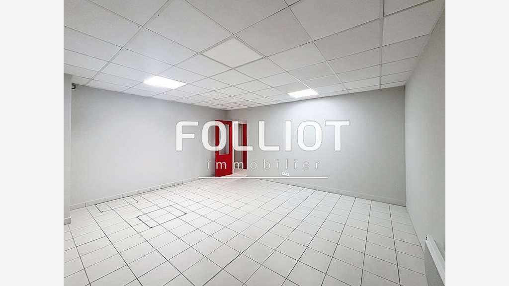 Loue local commercial de 235m² à Coutances