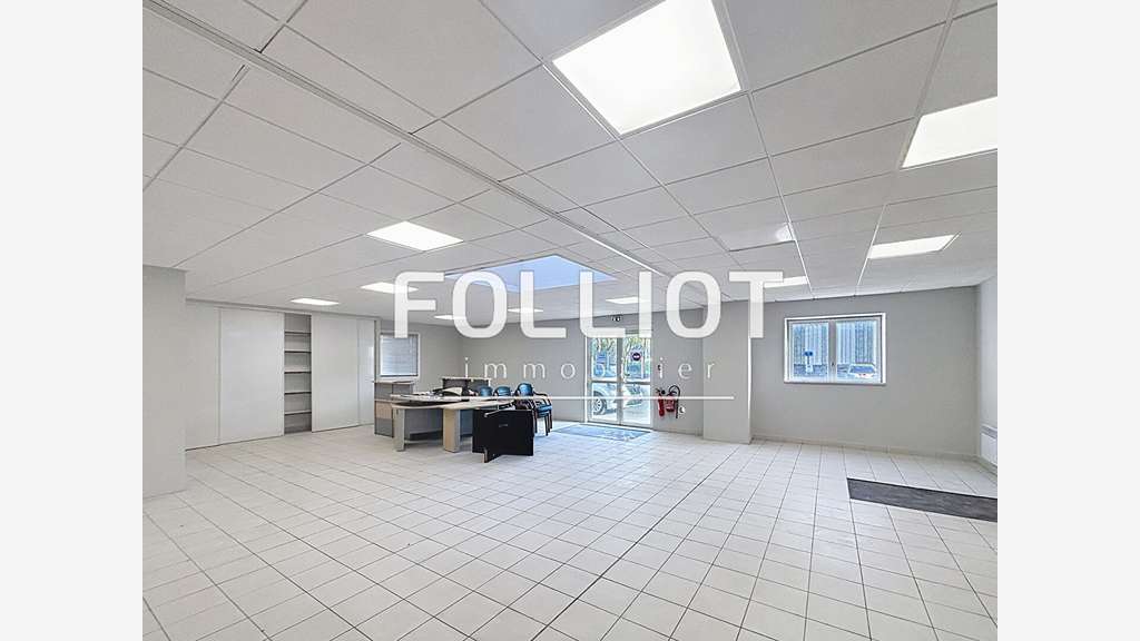 Loue local commercial de 235m² à Coutances