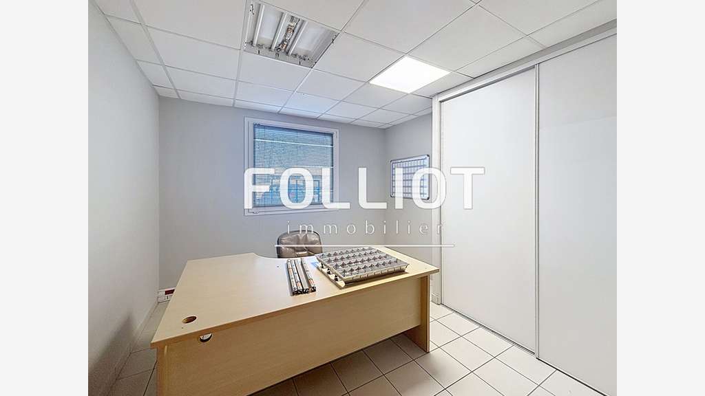 Loue local commercial de 235m² à Coutances