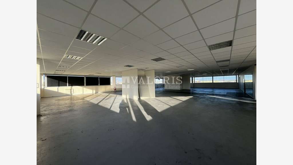A louer local commercial 1545m² Crêches-sur-Saône