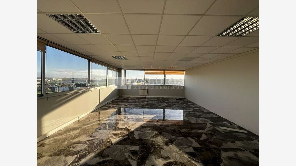 A louer local commercial 1545m² Crêches-sur-Saône