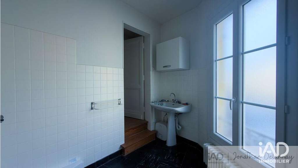 A louer murs commerciaux pro de 111m² à Créon