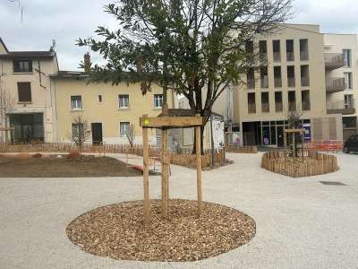 Local/bureau 74m² à louer à Crepieux la Pape (69)