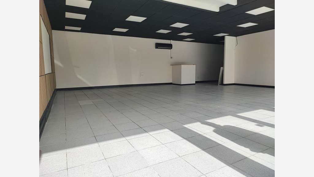 A louer local commercial 90m² à Creysse centre