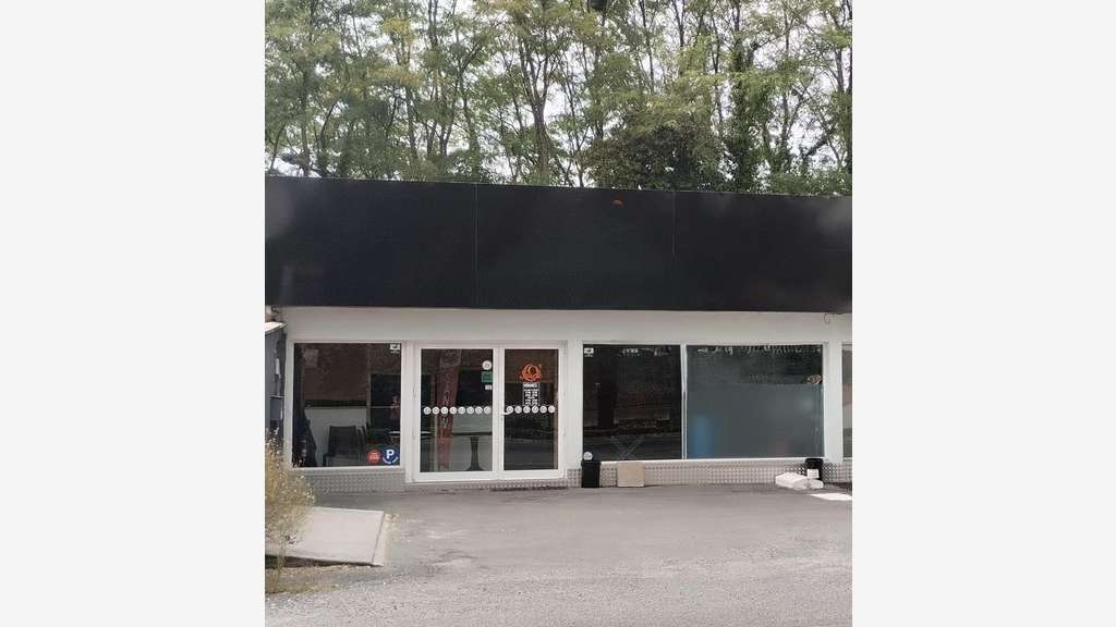 A louer local commercial 90m² à Creysse centre
