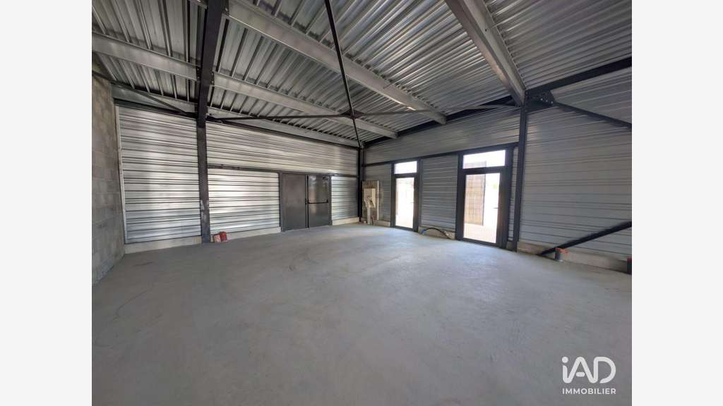 A louer local commercial de 250m² en zc à Creysse