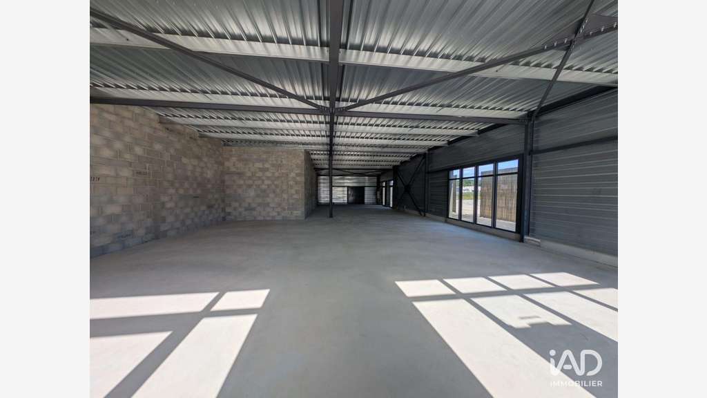 A louer local commercial de 250m² en zc à Creysse