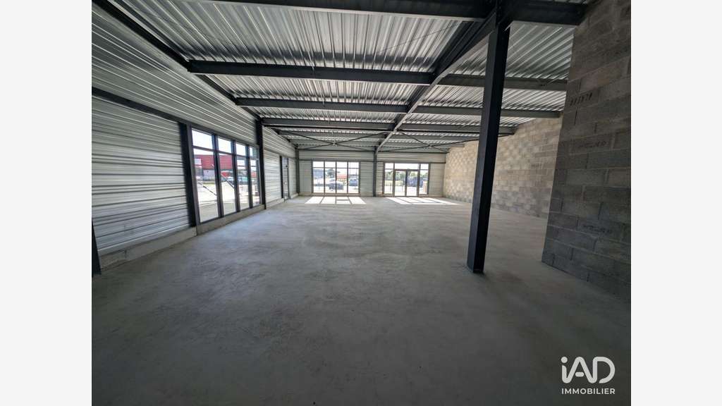 A louer local commercial de 250m² en zc à Creysse
