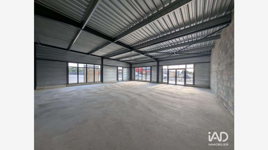 A louer local commercial de 250m² en zc à Creysse