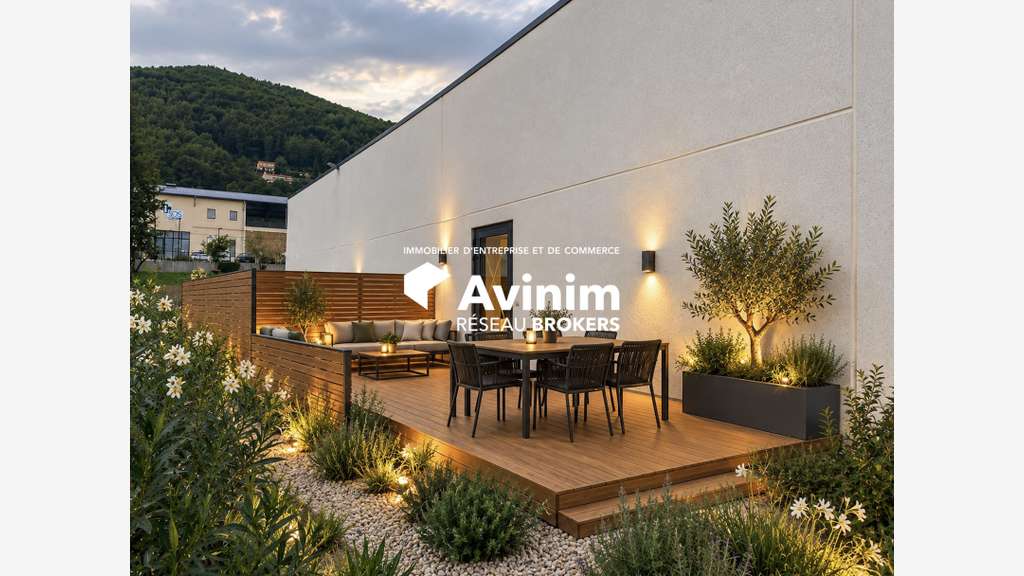Local commercial avec sous sol de 482m² a Cuers
