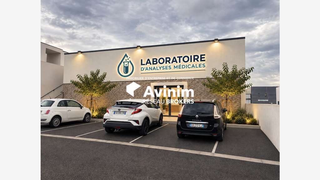 Local commercial avec sous sol de 482m² a Cuers