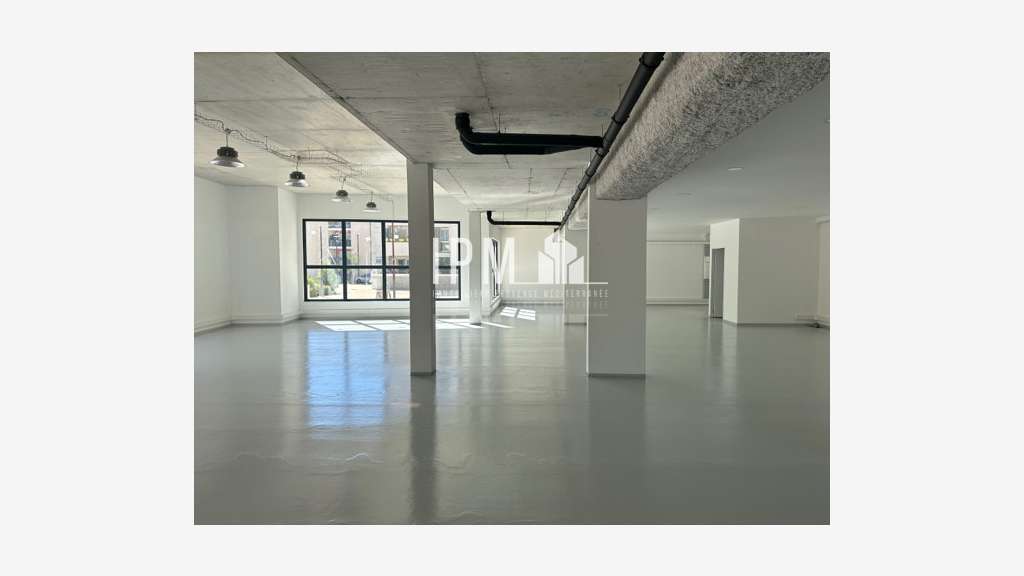 Local commercial 290m² divisible à louer à Cuges