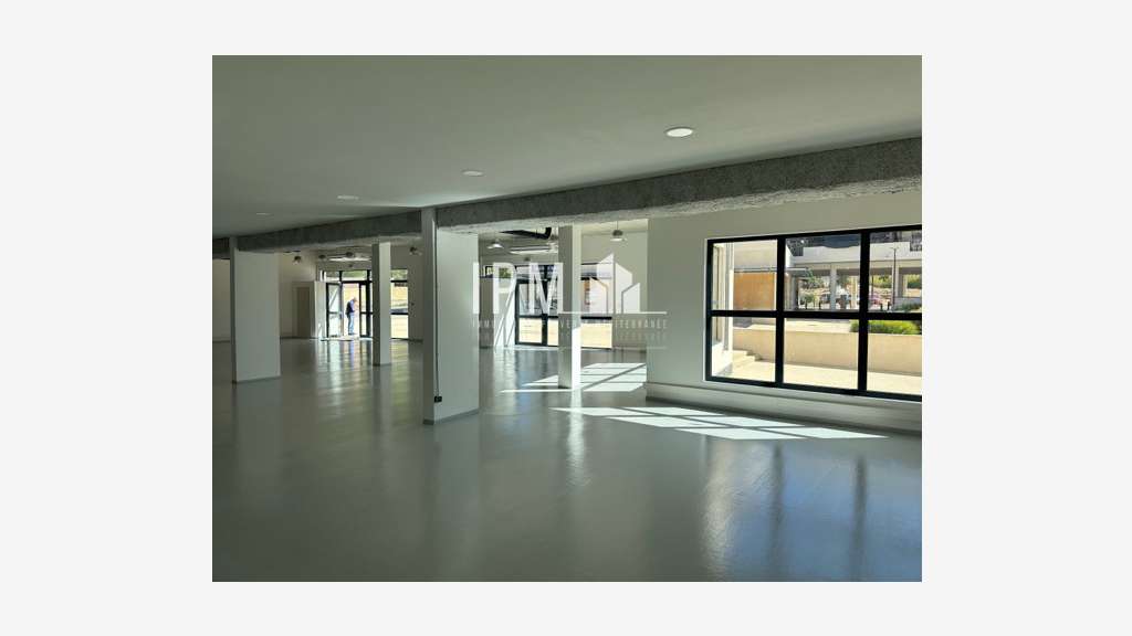 Local commercial 290m² divisible à louer à Cuges