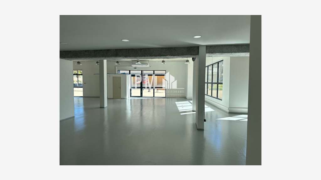 Local commercial 290m² divisible à louer à Cuges
