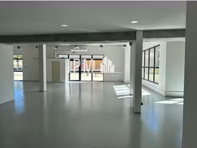 Local commercial 290m² divisible à louer à Cuges
