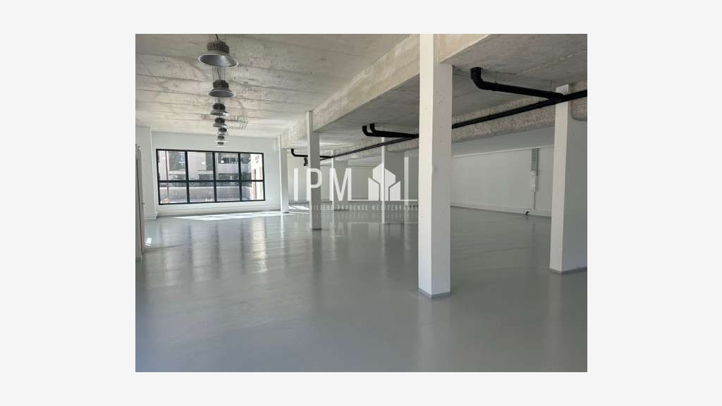Local commercial 290m² divisible à louer à Cuges