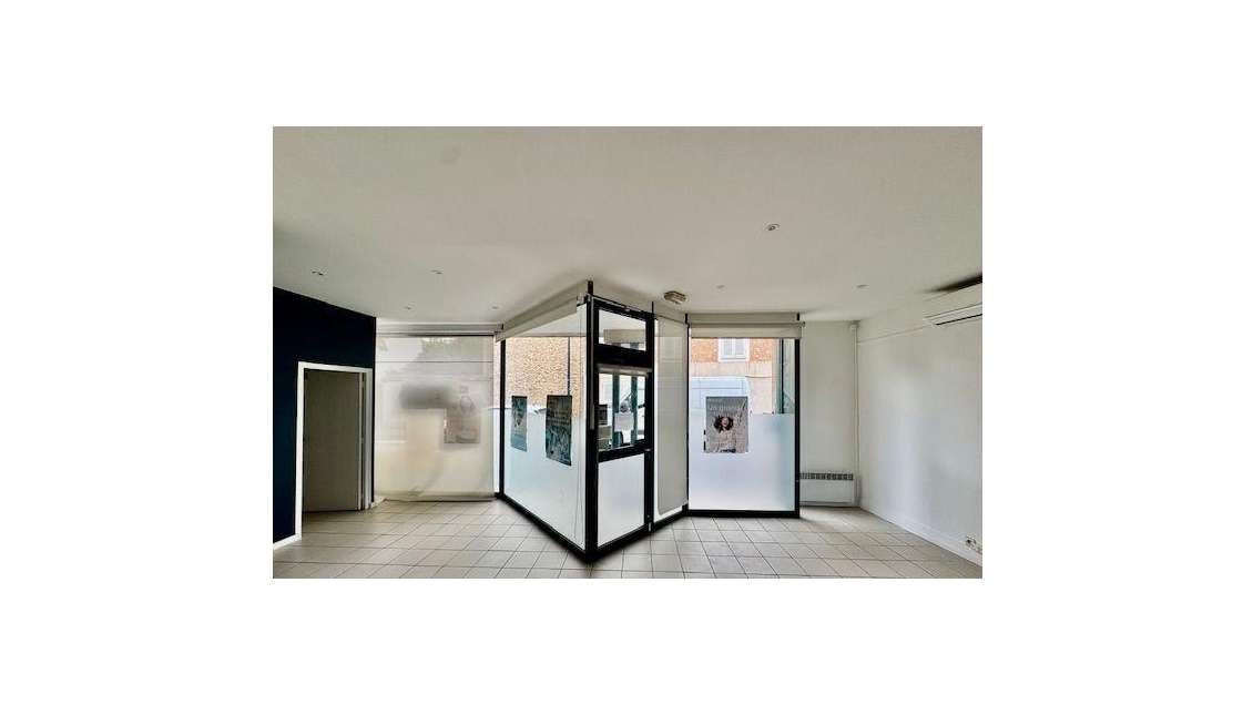 Location local commercial 41m² à Dammarie-les-Lys