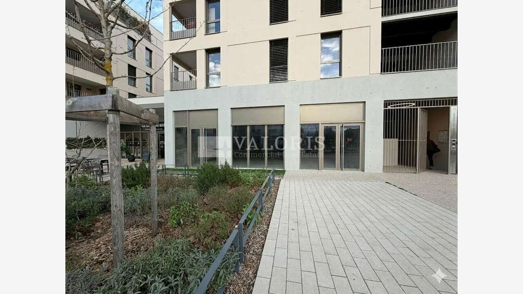 Local commercial 120m² à louer à Dardilly