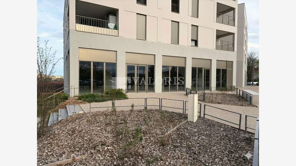 Local commercial 178m² à louer à Dardilly