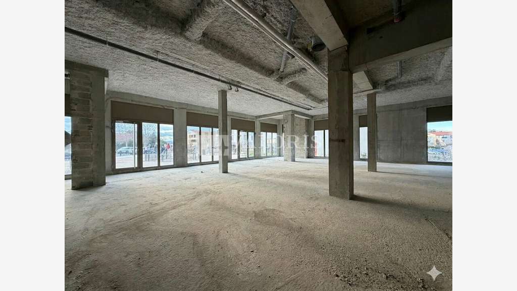Local commercial 178m² à louer à Dardilly