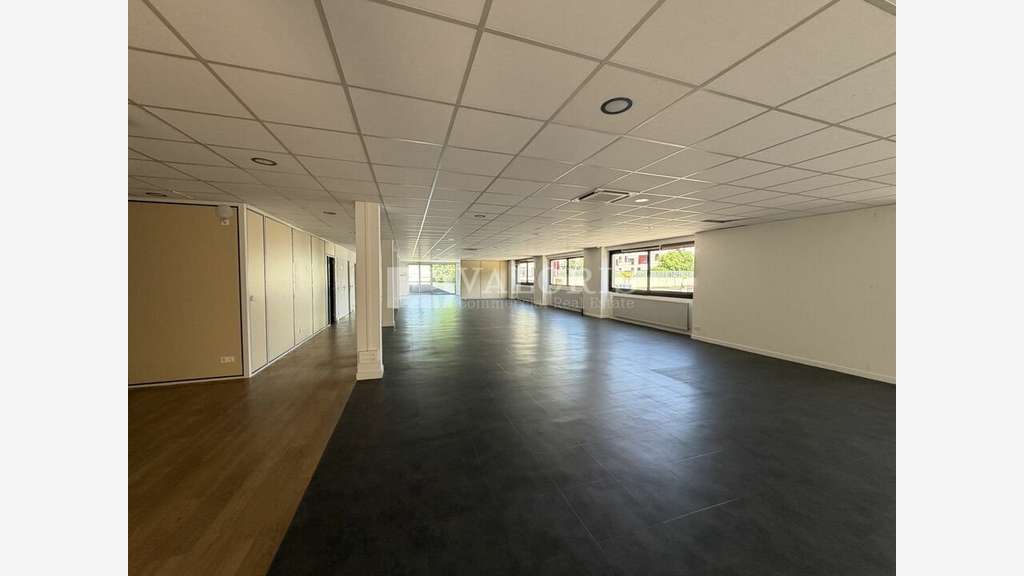A louer local commercial 360m² Dardilly Techlid