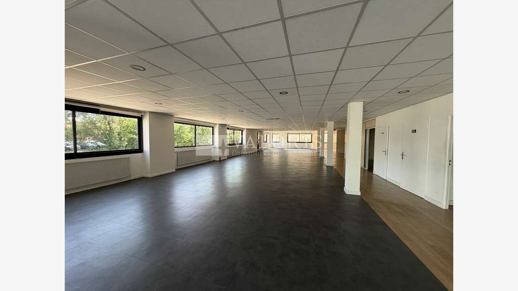A louer local commercial 360m² Dardilly Techlid