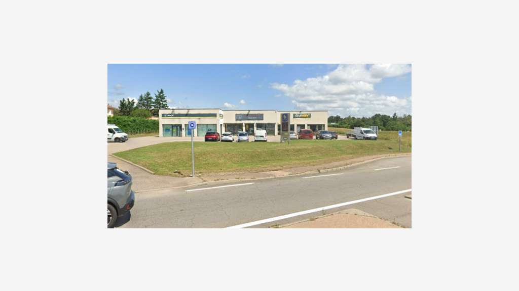 A louer boutique 200m² empl N°1 à Davézieux