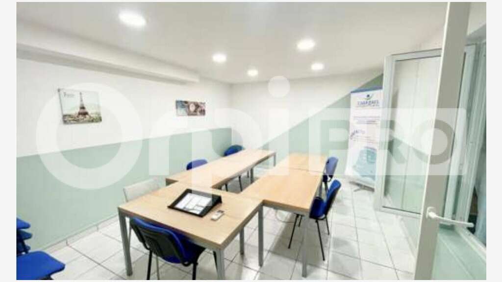 Local commercial 90m² à louer axe passant à Dax