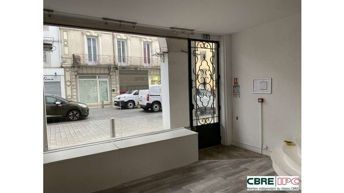 A louer local commercial 24m² centre ville Dax