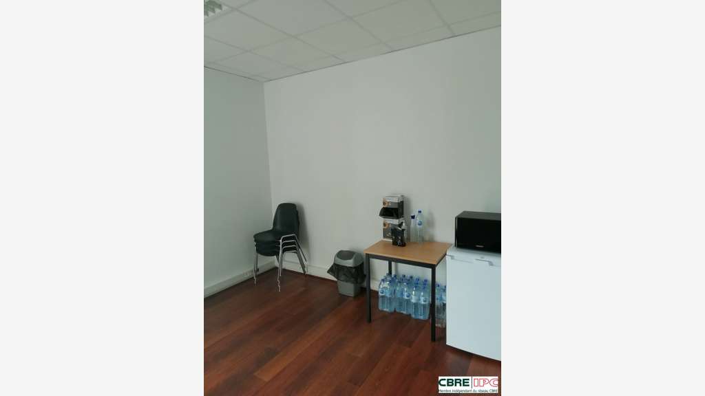 A louer local commercial de 124m² à Dax Sablar